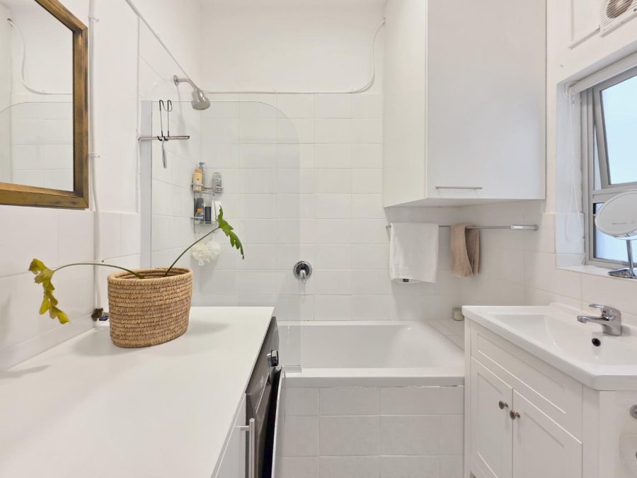 To Let 2 Bedroom Property for Rent in Green Point Western Cape